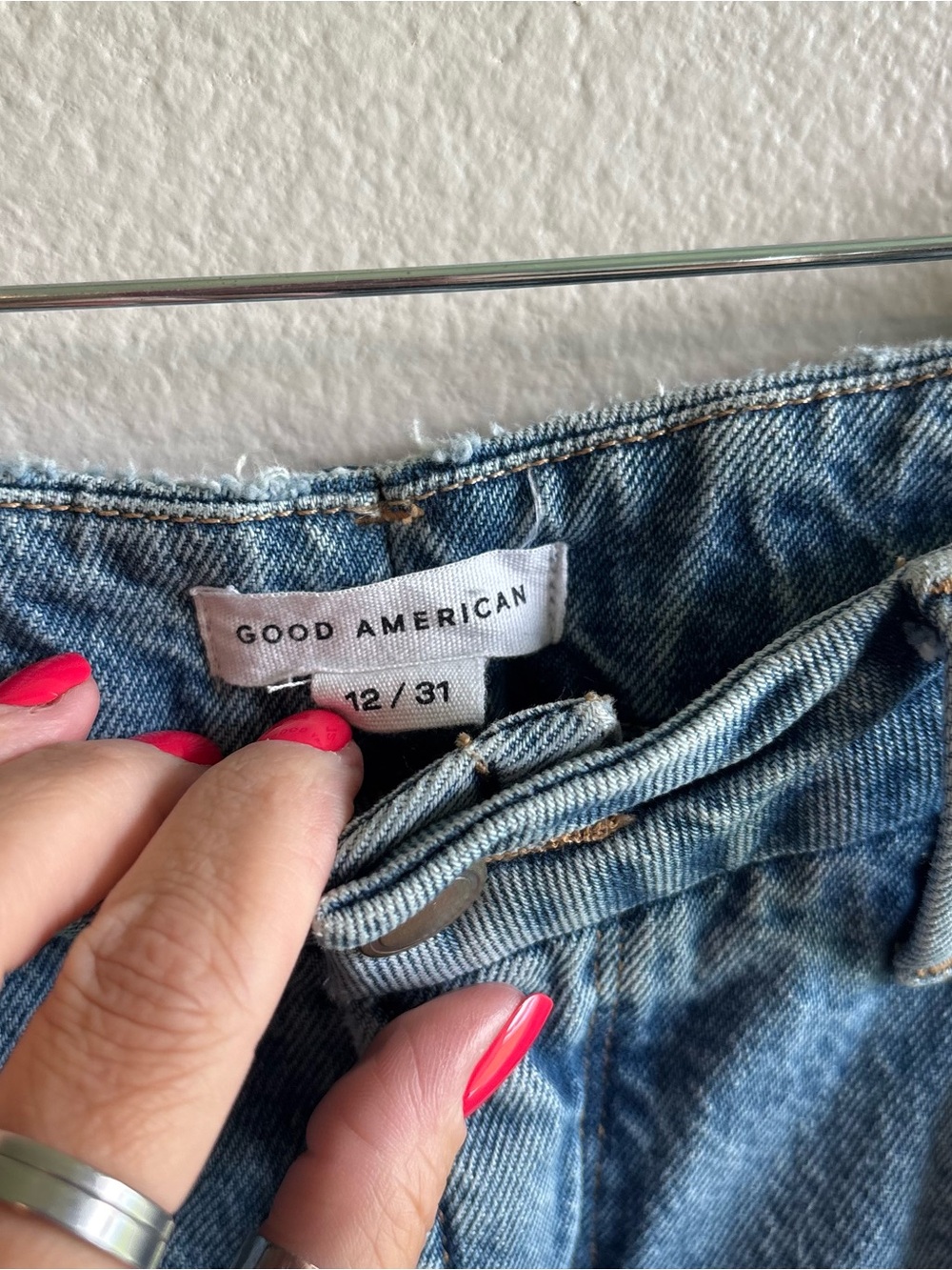 Good American Medium Wash Slit Hem High Rise Jeans - Picture 4 of 6